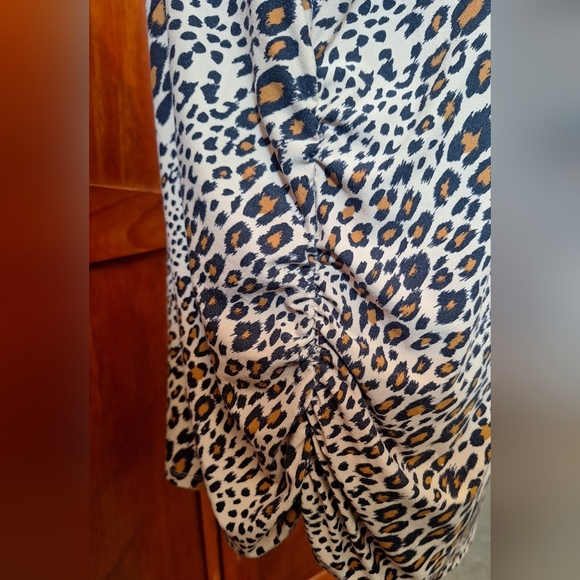 TIME and TRU leopard print maternity top. Size XXL/2X/ (20) - Picture 4 of 5